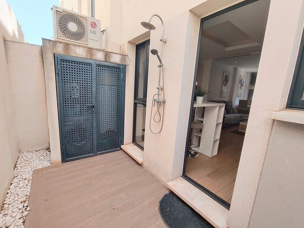 Casa de 2 habitaciones en La Zenia en alquiler con piscina garaje - 1.450 € (Ref: 10104266)