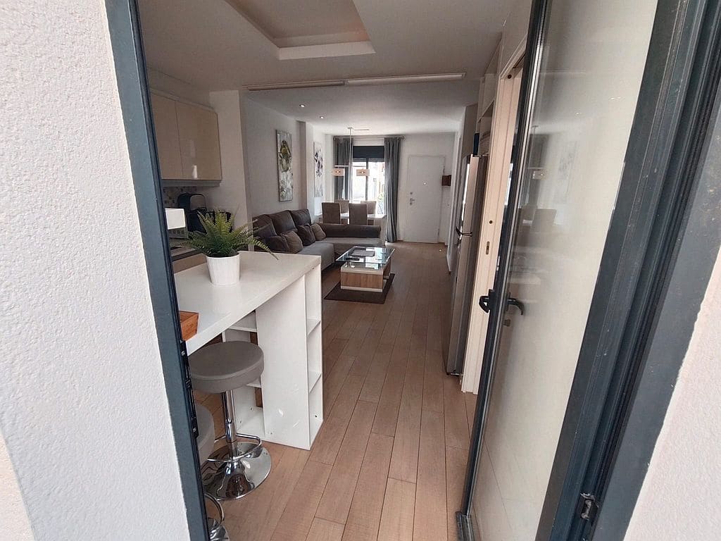 Casa de 2 habitaciones en La Zenia en alquiler con piscina garaje - 1.450 € (Ref: 10104266)