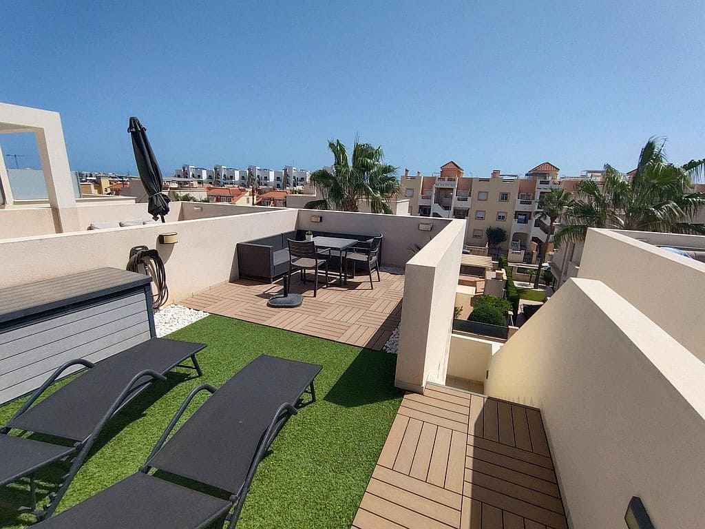 Casa de 2 habitaciones en La Zenia en alquiler con piscina garaje - 1.450 € (Ref: 10104266)