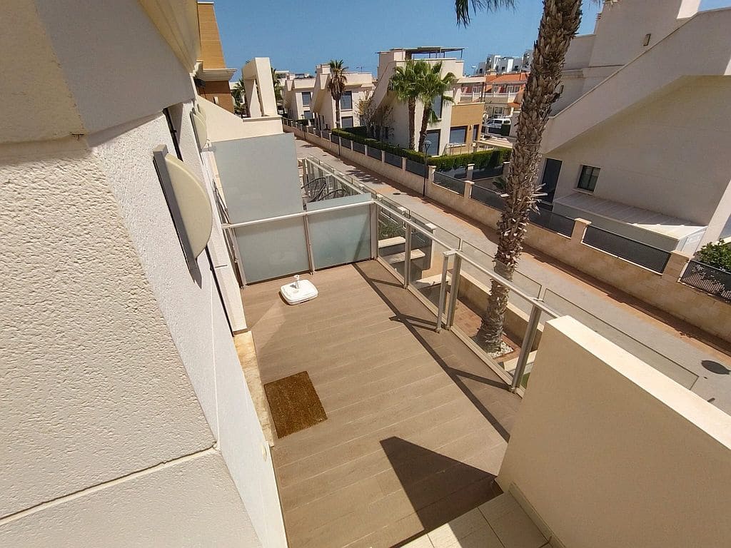 Casa de 2 habitaciones en La Zenia en alquiler con piscina garaje - 1.450 € (Ref: 10104266)