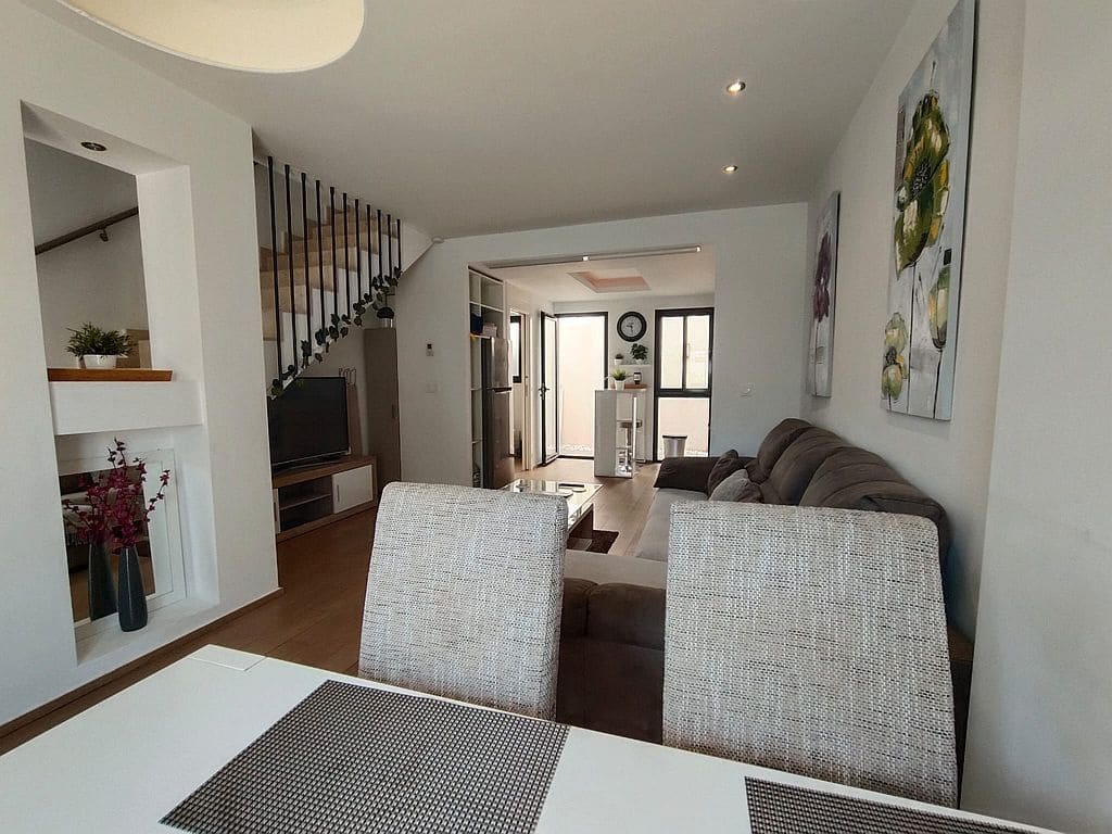 Casa de 2 habitaciones en La Zenia en alquiler con piscina garaje - 1.450 € (Ref: 10104266)