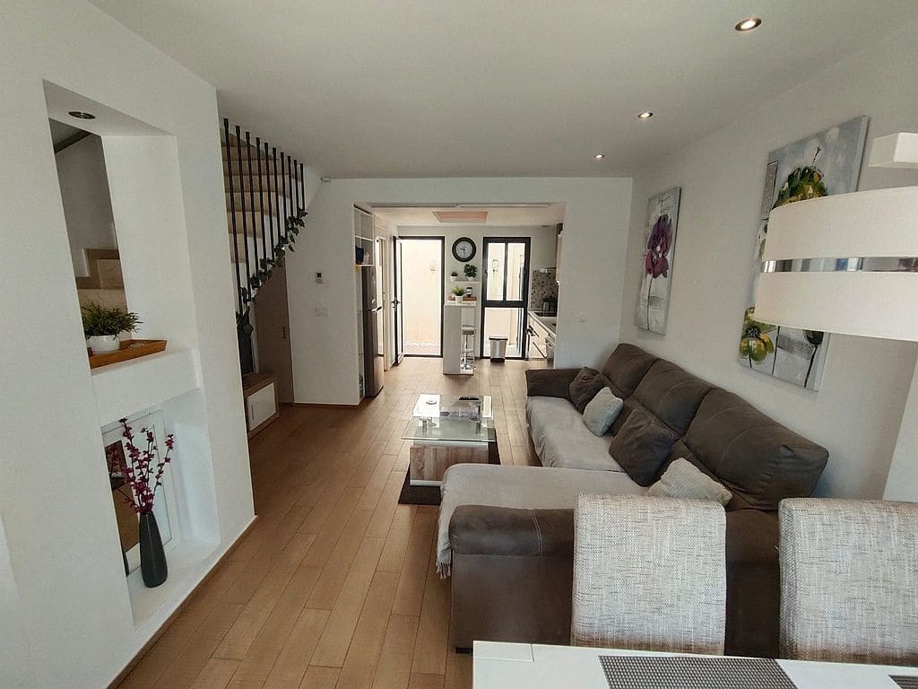 Casa de 2 habitaciones en La Zenia en alquiler con piscina garaje - 1.450 € (Ref: 10104266)
