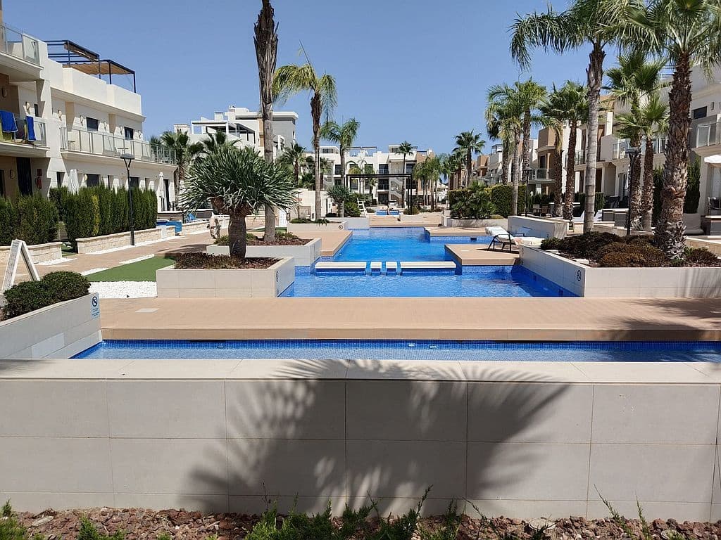 Casa de 2 habitaciones en La Zenia en alquiler con piscina garaje - 1.450 € (Ref: 10104266)