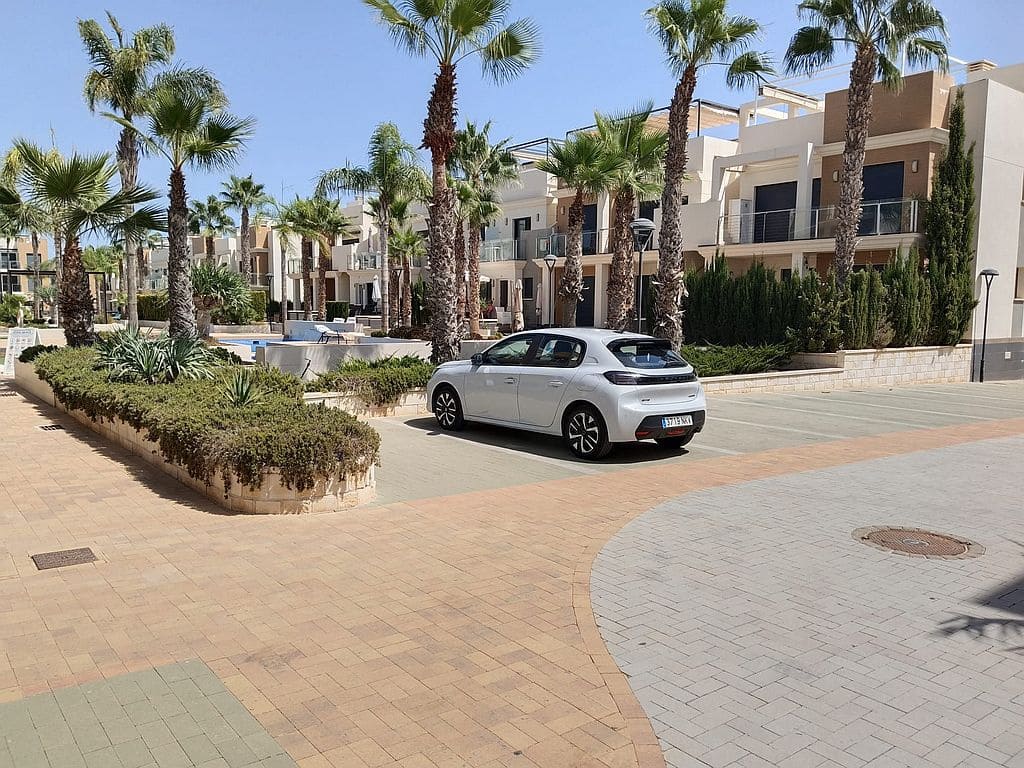 Casa de 2 habitaciones en La Zenia en alquiler con piscina garaje - 1.450 € (Ref: 10104266)