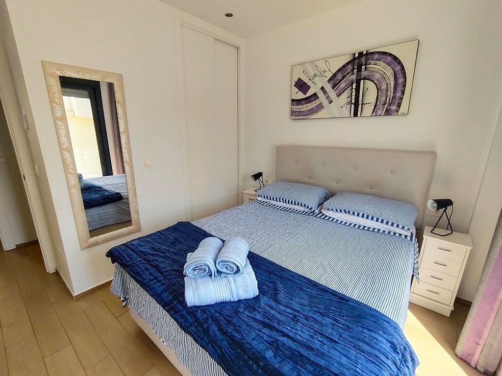 Casa de 2 habitaciones en La Zenia en alquiler con piscina garaje - 1.450 € (Ref: 10104266)