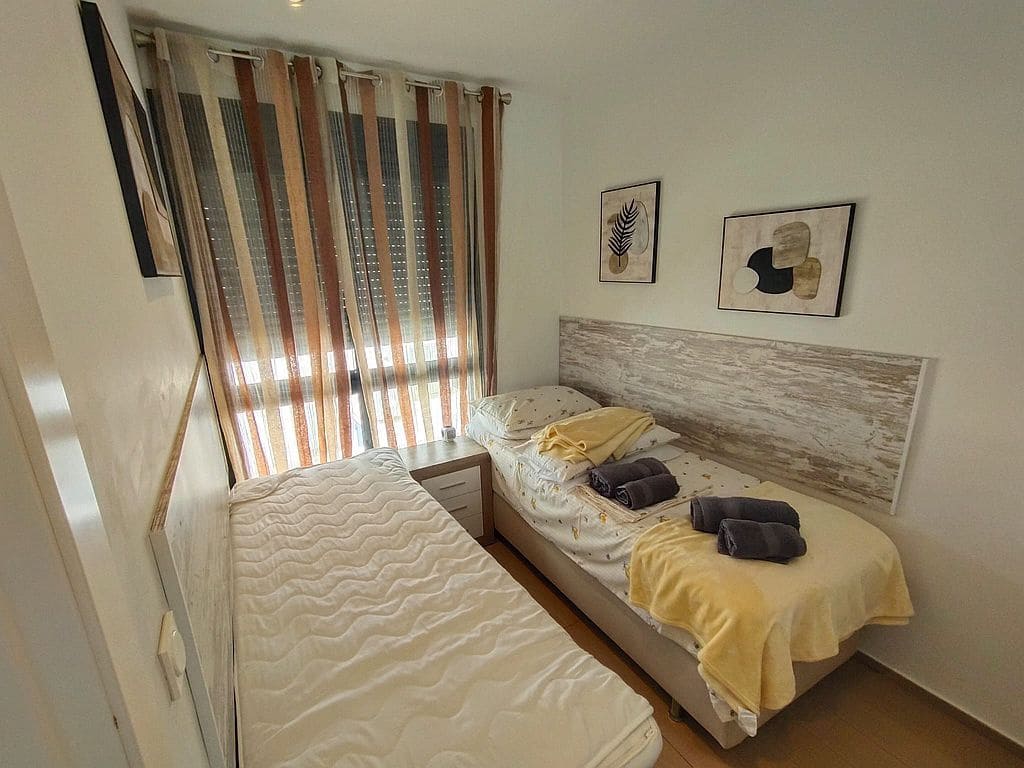 Casa de 2 habitaciones en La Zenia en alquiler con piscina garaje - 1.450 € (Ref: 10104266)