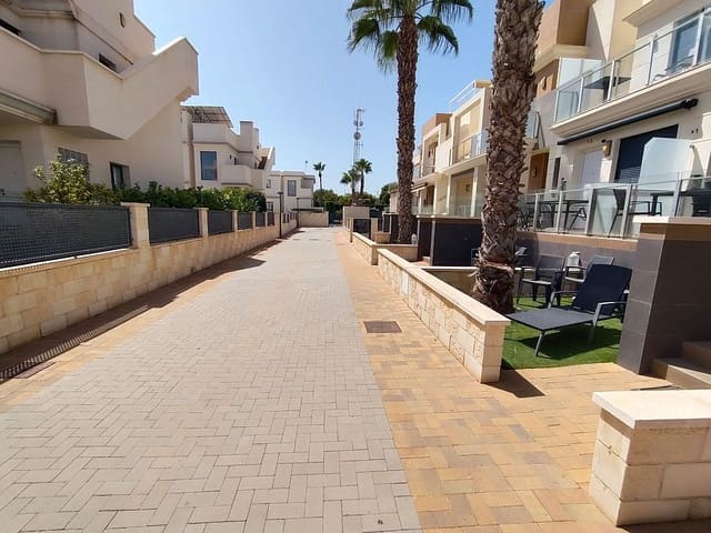 Casa de 2 habitaciones en La Zenia, Orihuela en alquiler con piscina garaje - 1.450 € (Ref: 10104266)