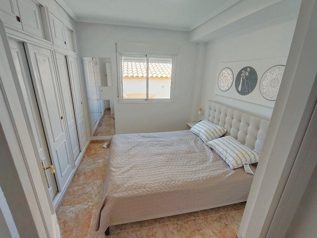 2 bedroom Apartment for rent in Punta Prima with pool garage - € 850 (Ref: 10113414)