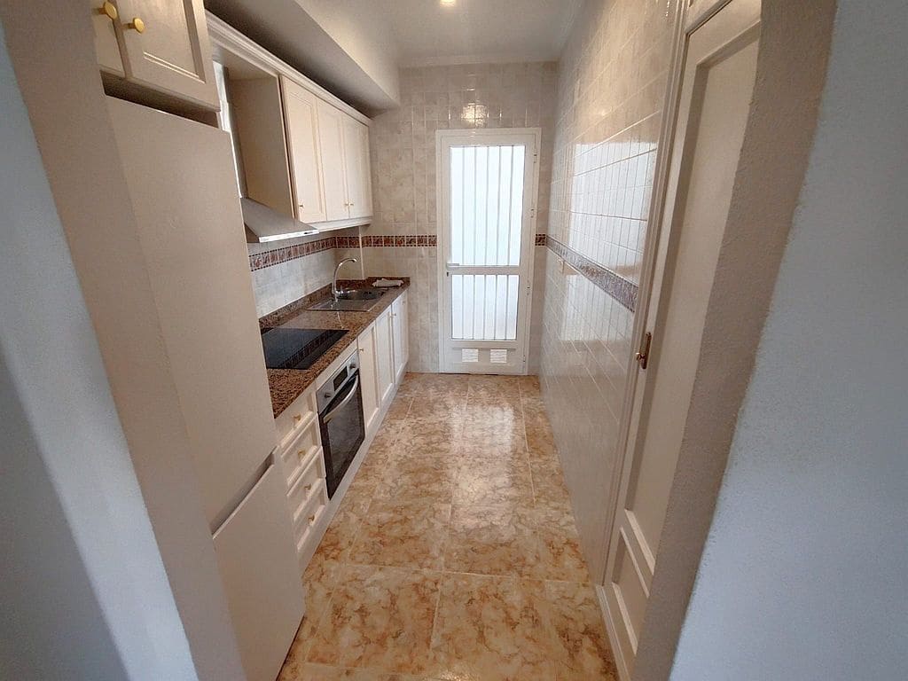 2 bedroom Apartment for rent in Punta Prima with pool garage - € 850 (Ref: 10113414)
