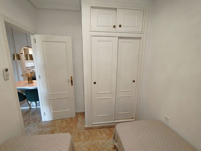 2 makuuhuone Huoneisto vuokrattavana paikassa Punta Prima, Torrevieja mukana uima-altaan 
autotalli - 850 € (Ref: 10113414)