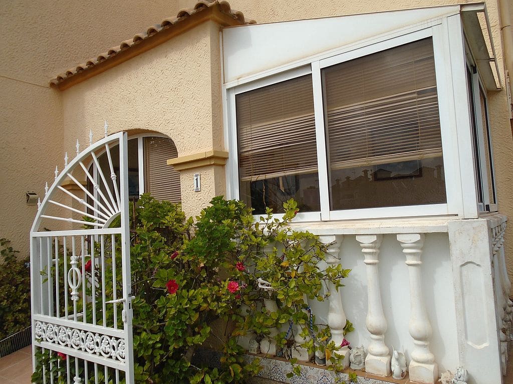 3 sypialnia Dom na sprzedaż w Playa Flamenca z basenem garażem - 299 000 € (Ref: 8355683)