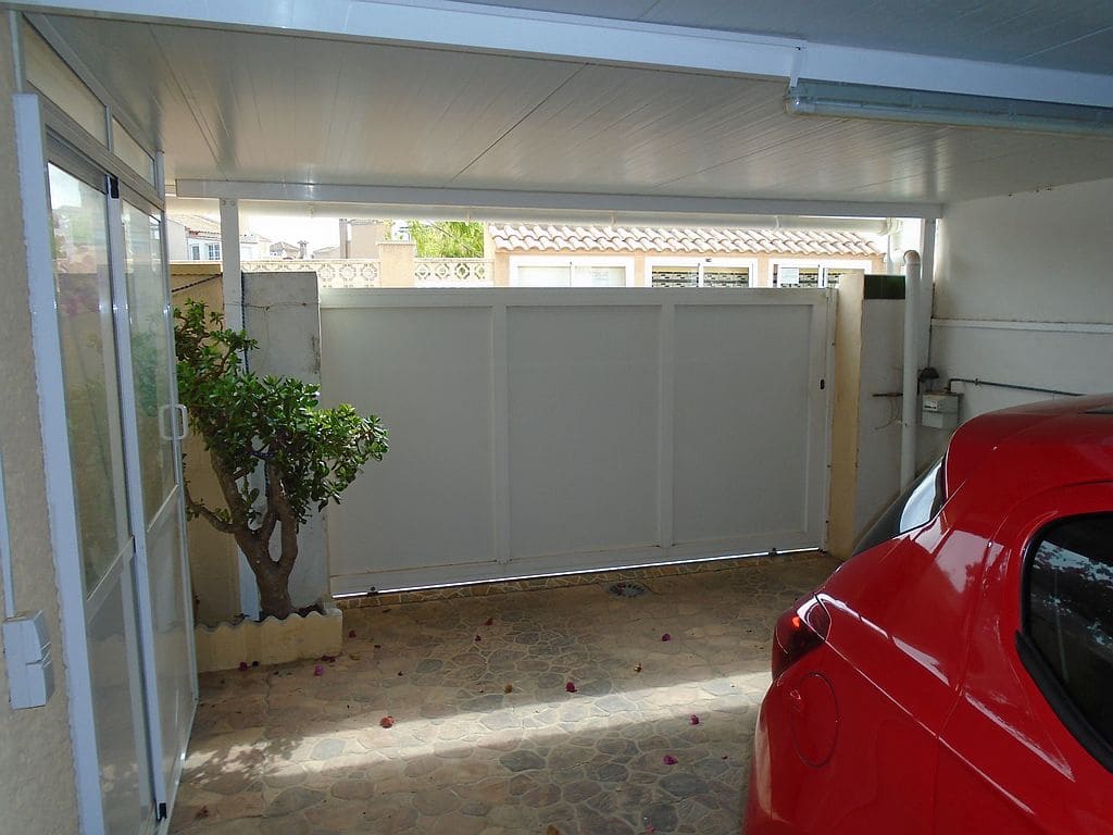 3 sypialnia Dom na sprzedaż w Playa Flamenca z basenem garażem - 299 000 € (Ref: 8355683)