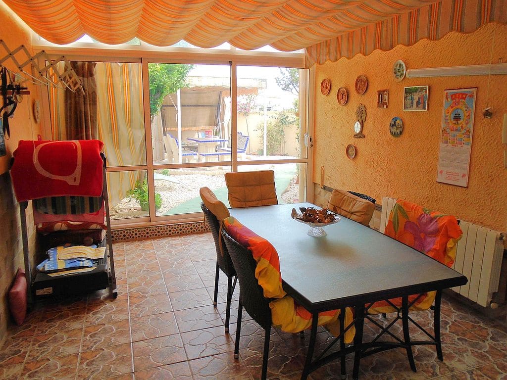 3 sypialnia Dom na sprzedaż w Playa Flamenca z basenem garażem - 299 000 € (Ref: 8355683)