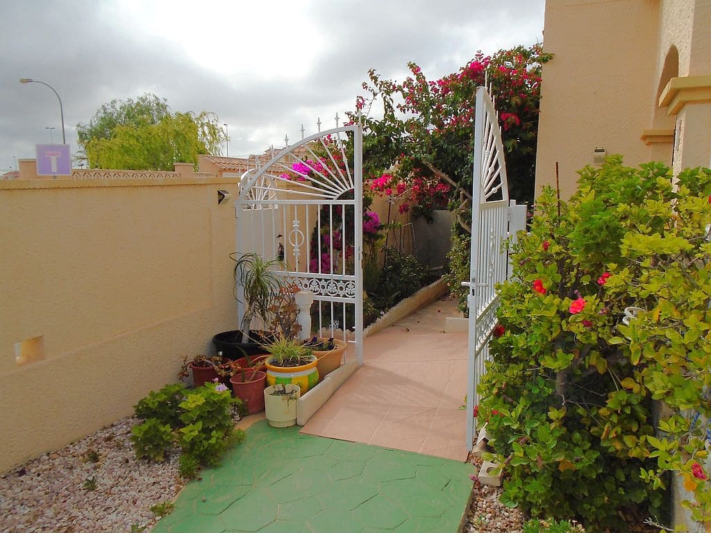 3 sypialnia Dom na sprzedaż w Playa Flamenca z basenem garażem - 299 000 € (Ref: 8355683)