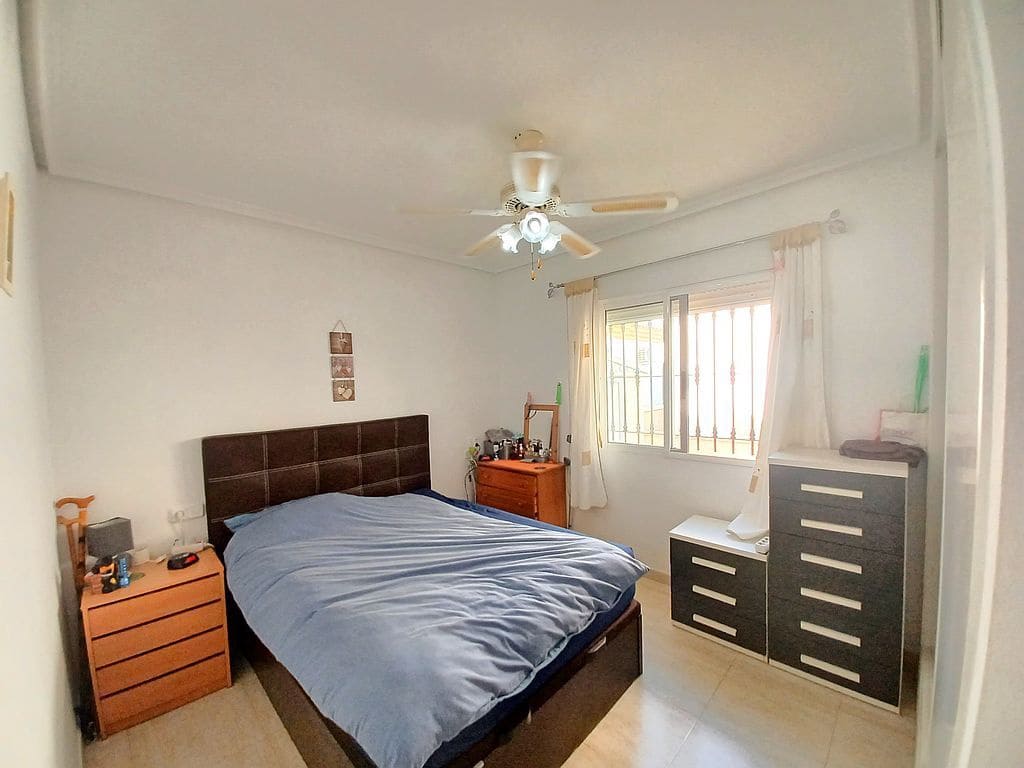 Chalet de 3 habitaciones en Pilar de la Horadada en venta con piscina garaje - 260.000 € (Ref: 8680971)