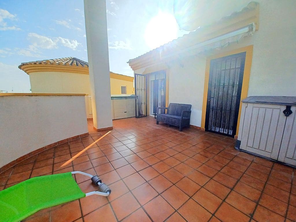 Chalet de 3 habitaciones en Pilar de la Horadada en venta con piscina garaje - 260.000 € (Ref: 8680971)