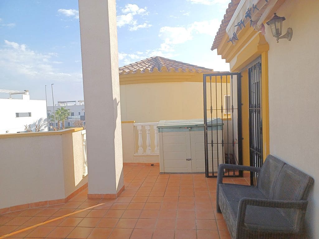 Chalet de 3 habitaciones en Pilar de la Horadada en venta con piscina garaje - 260.000 € (Ref: 8680971)