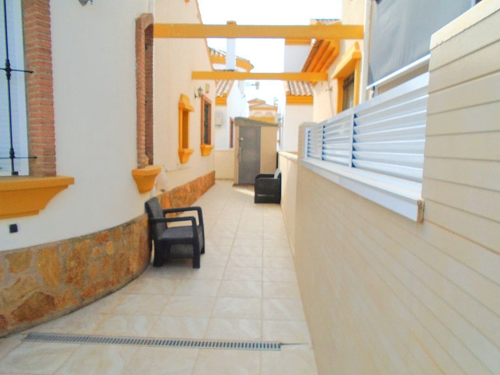 Chalet de 3 habitaciones en Pilar de la Horadada en venta con piscina garaje - 260.000 € (Ref: 8680971)