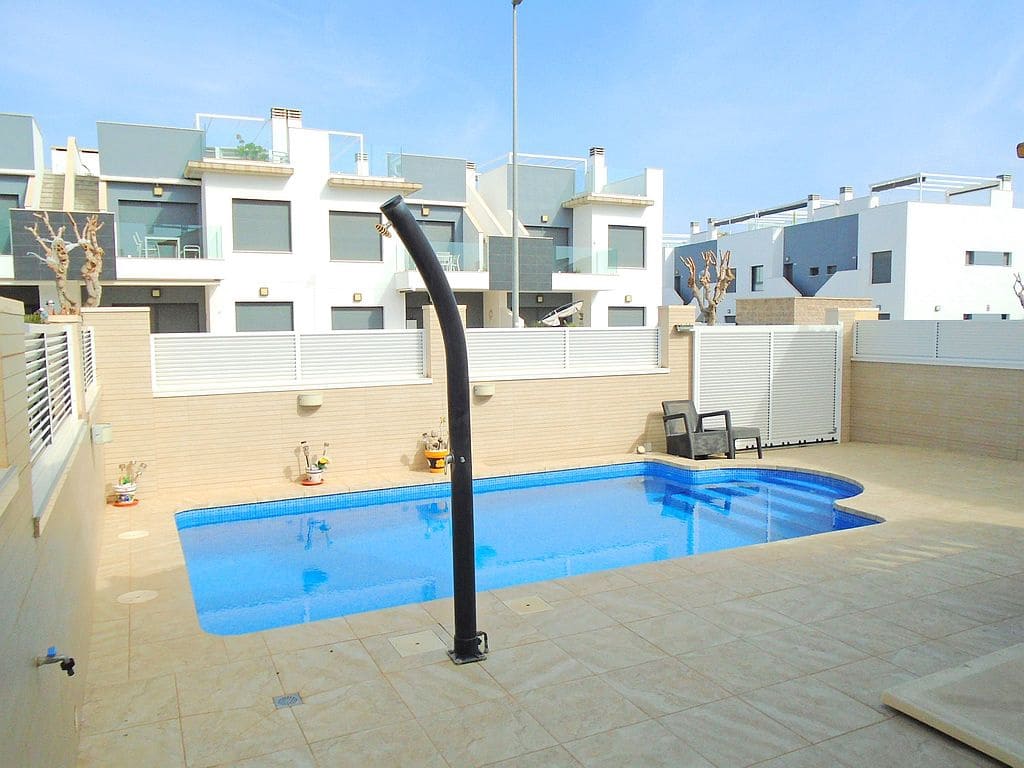 Chalet de 3 habitaciones en Pilar de la Horadada en venta con piscina garaje - 260.000 € (Ref: 8680971)