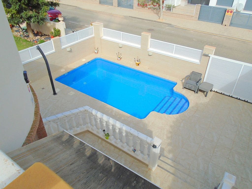 Chalet de 3 habitaciones en Pilar de la Horadada en venta con piscina garaje - 260.000 € (Ref: 8680971)