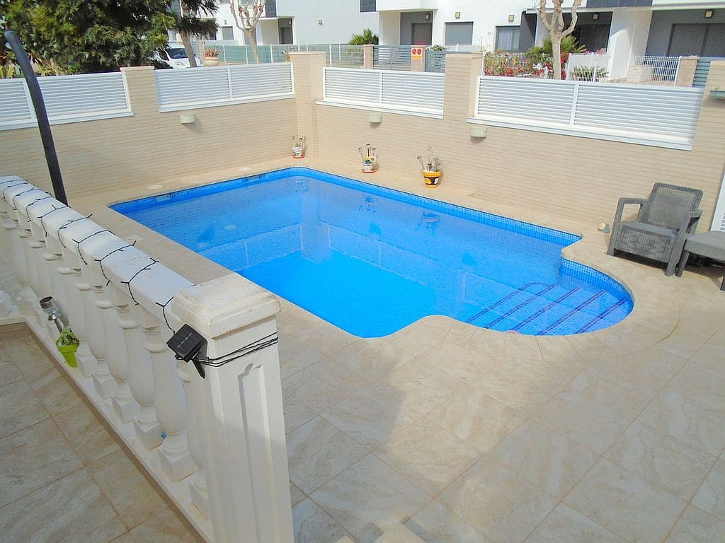 Chalet de 3 habitaciones en Pilar de la Horadada en venta con piscina garaje - 260.000 € (Ref: 8680971)