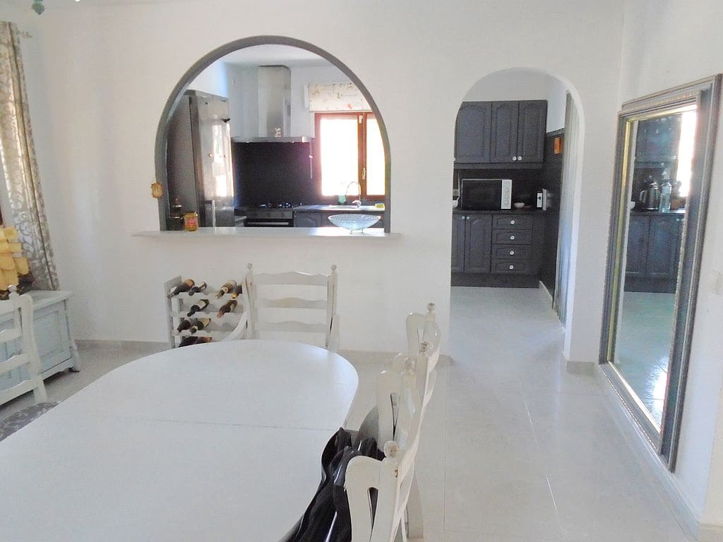 6 soveværelse Rækkehus til salg i Filipinas med swimmingpool garage - € 450.000 (Ref: 8989704)