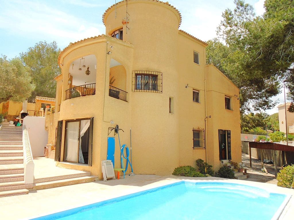 6 soveværelse Rækkehus til salg i Filipinas med swimmingpool garage - € 450.000 (Ref: 8989704)