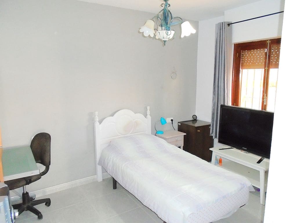 6 soveværelse Rækkehus til salg i Filipinas med swimmingpool garage - € 450.000 (Ref: 8989704)