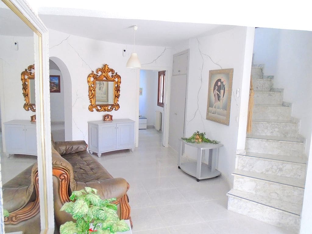 6 soveværelse Rækkehus til salg i Filipinas med swimmingpool garage - € 450.000 (Ref: 8989704)