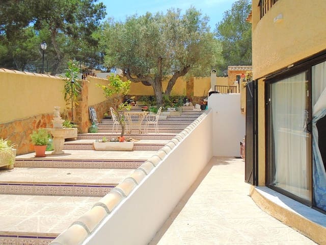 6 chambre Villa/Maison Mitoyenne à vendre à Las Filipinas avec piscine garage - 450 000 € (Ref: 8989704)