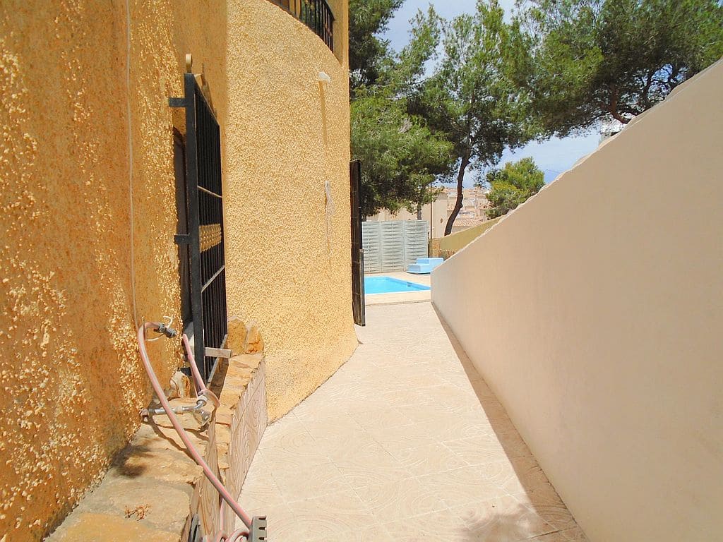 6 soveværelse Rækkehus til salg i Filipinas med swimmingpool garage - € 450.000 (Ref: 8989704)