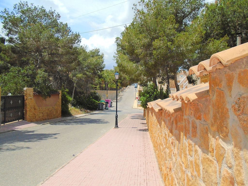 6 soveværelse Rækkehus til salg i Filipinas med swimmingpool garage - € 450.000 (Ref: 8989704)