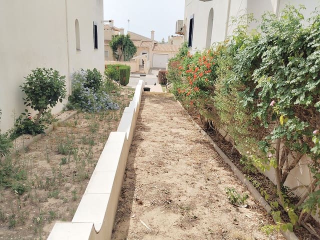 3 bedroom Townhouse for sale in Villamartin, Orihuela with pool garage - € 260,000 (Ref: 9193069)