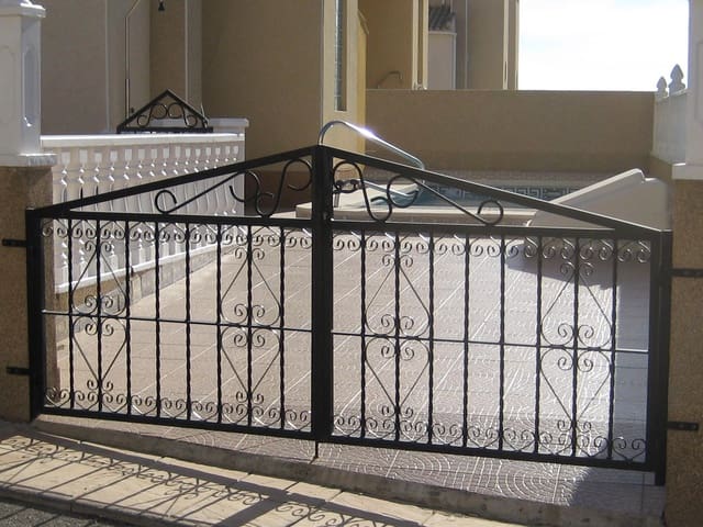 Casa de 3 habitaciones en Las Filipinas en venta con piscina garaje - 249.500 € (Ref: 9632761)