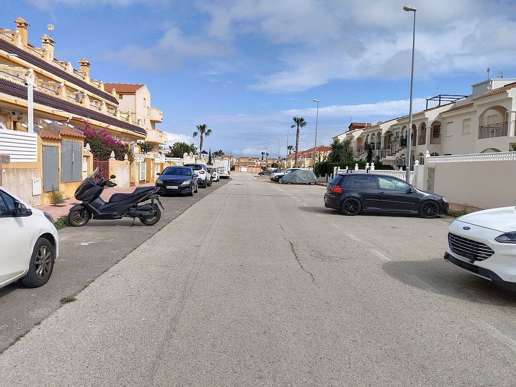 Casa de 3 habitaciones en Playa Flamenca en venta con piscina garaje - 180.000 € (Ref: 9676551)