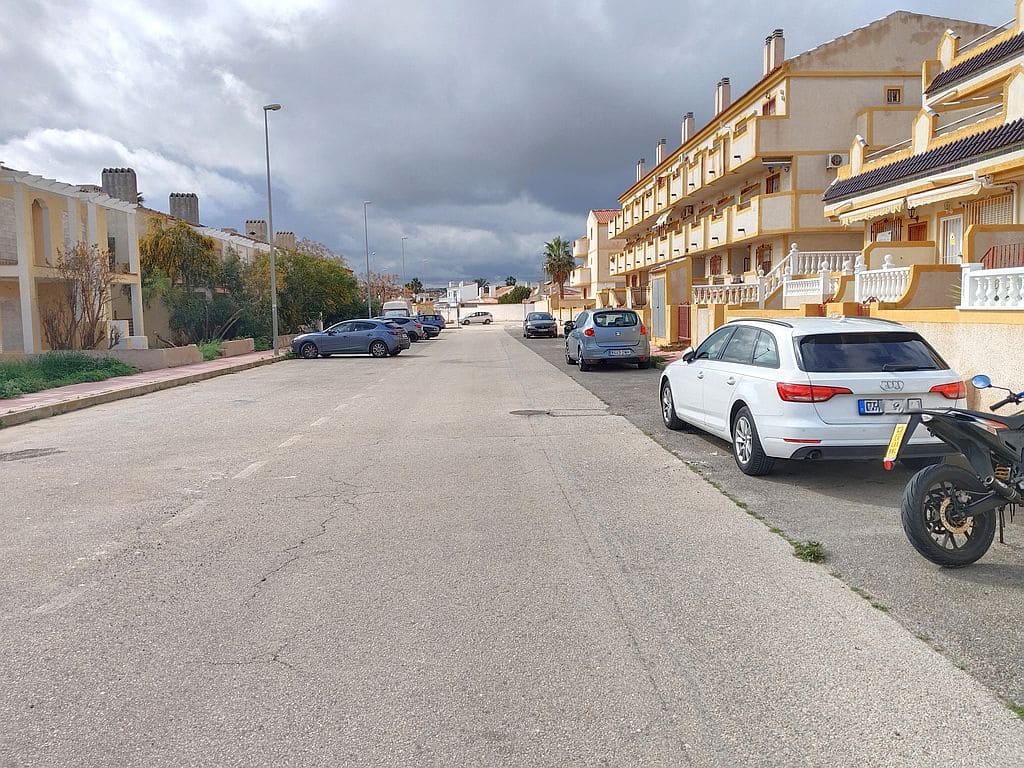 Casa de 3 habitaciones en Playa Flamenca en venta con piscina garaje - 180.000 € (Ref: 9676551)