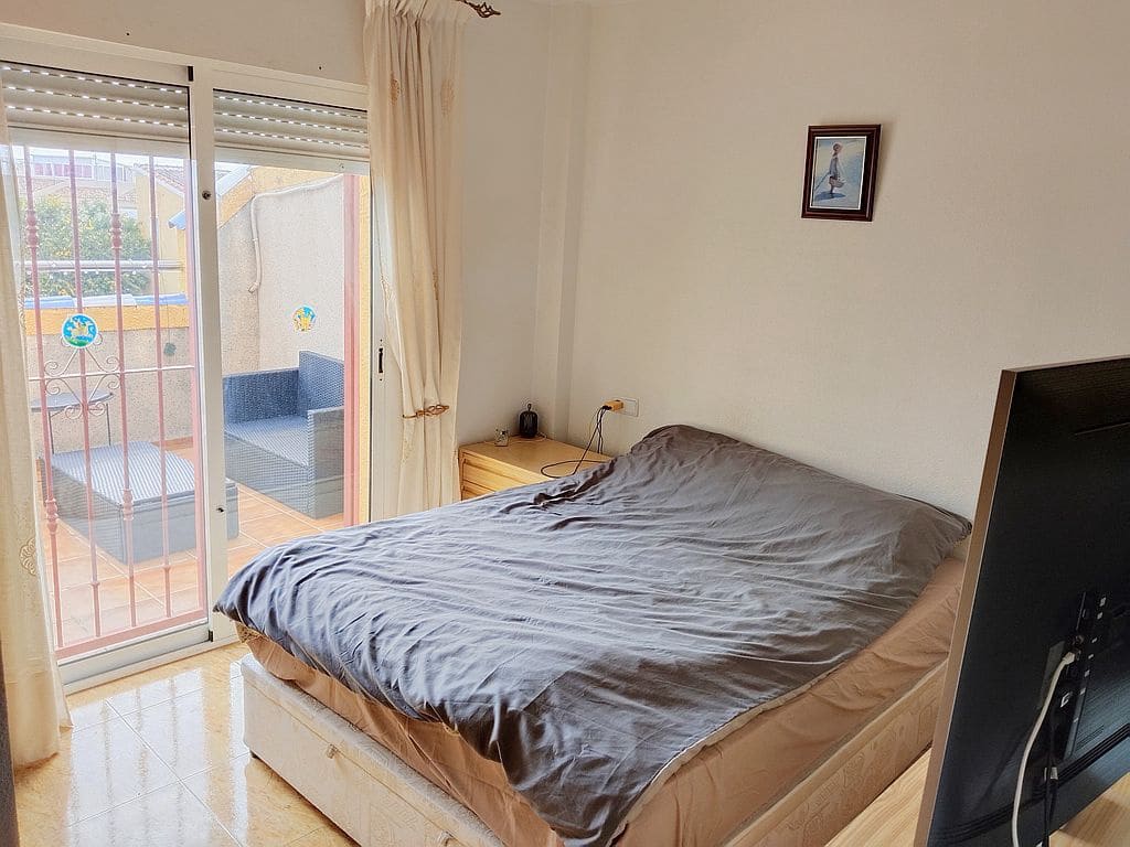 Casa de 3 habitaciones en Playa Flamenca en venta con piscina garaje - 180.000 € (Ref: 9676551)