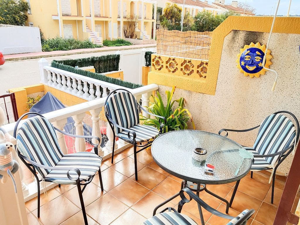 Casa de 3 habitaciones en Playa Flamenca en venta con piscina garaje - 180.000 € (Ref: 9676551)