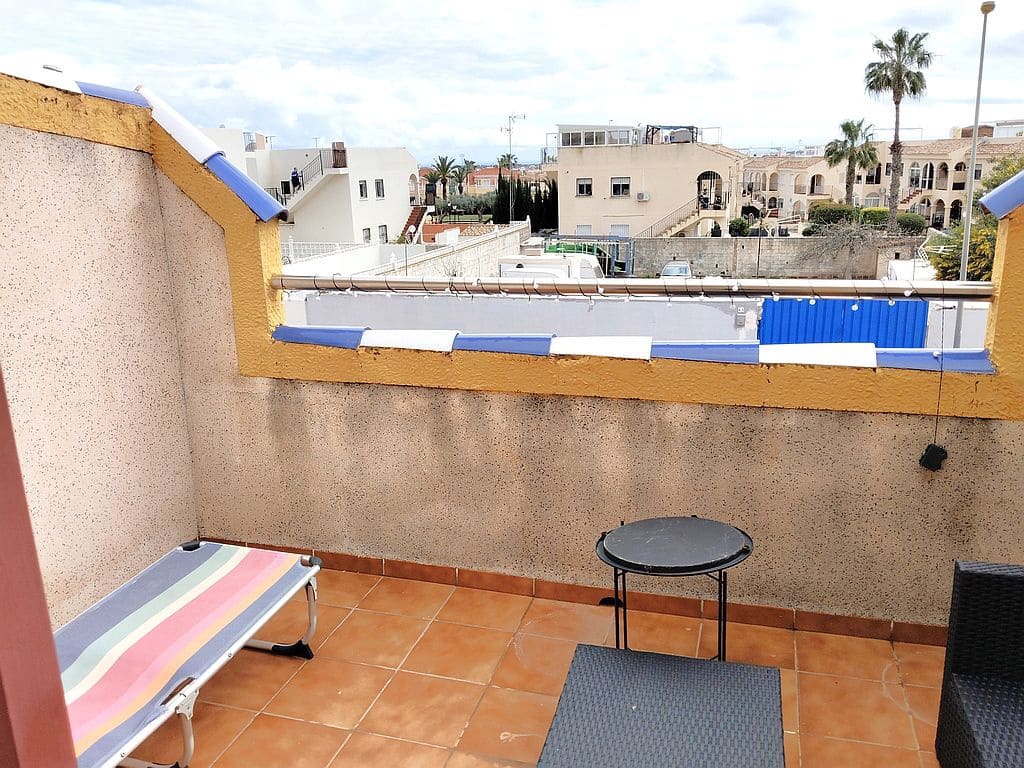 Casa de 3 habitaciones en Playa Flamenca en venta con piscina garaje - 180.000 € (Ref: 9676551)