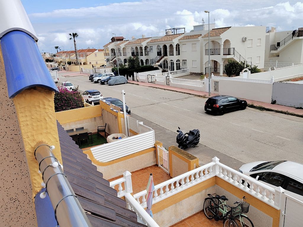 Casa de 3 habitaciones en Playa Flamenca en venta con piscina garaje - 180.000 € (Ref: 9676551)