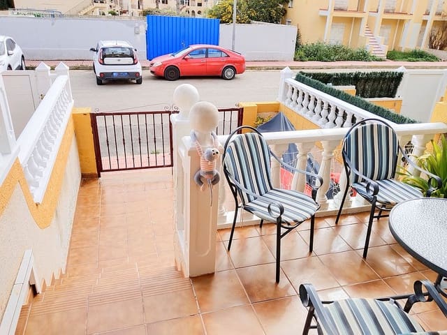 Casa de 3 habitaciones en Playa Flamenca, Orihuela en venta con piscina garaje - 180.000 € (Ref: 9676551)