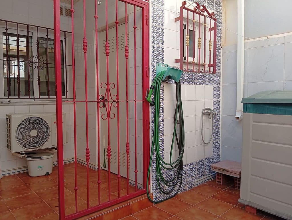 3 soveværelse Byhus til salg i Playa Flamenca med swimmingpool garage - € 180.000 (Ref: 9676551)