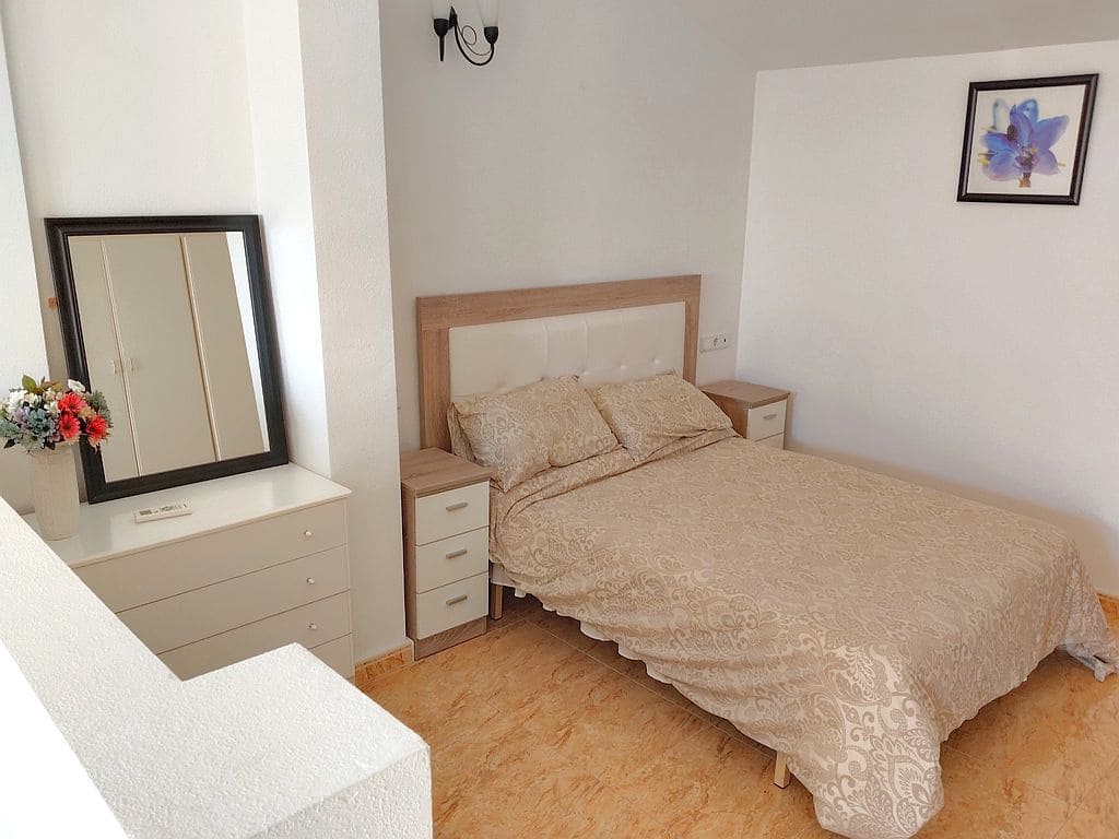 3 soveværelse Byhus til salg i Playa Flamenca med swimmingpool garage - € 180.000 (Ref: 9676551)