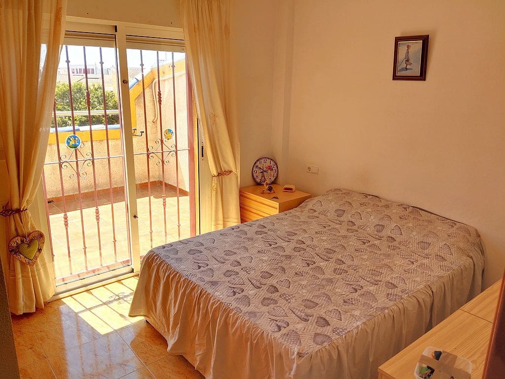 3 soveværelse Byhus til salg i Playa Flamenca med swimmingpool garage - € 180.000 (Ref: 9676551)