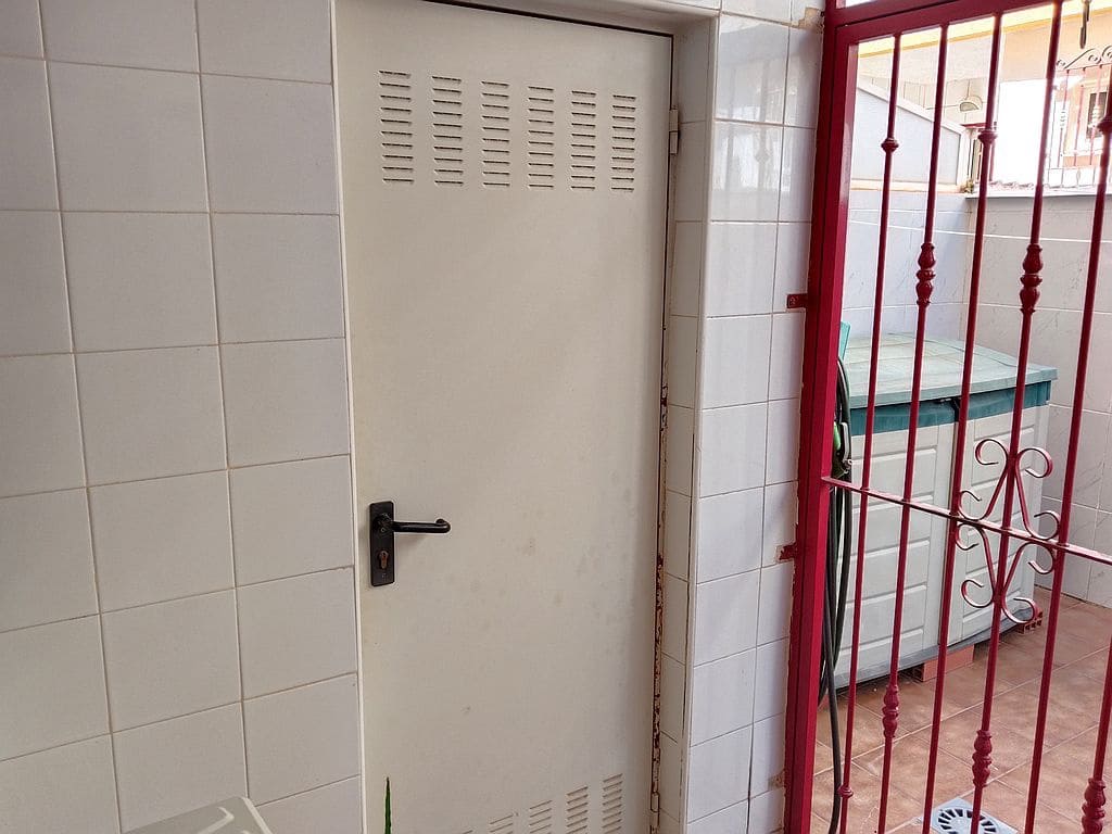 3 soveværelse Byhus til salg i Playa Flamenca med swimmingpool garage - € 180.000 (Ref: 9676551)