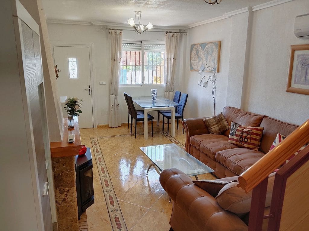 3 soveværelse Byhus til salg i Playa Flamenca med swimmingpool garage - € 180.000 (Ref: 9676551)