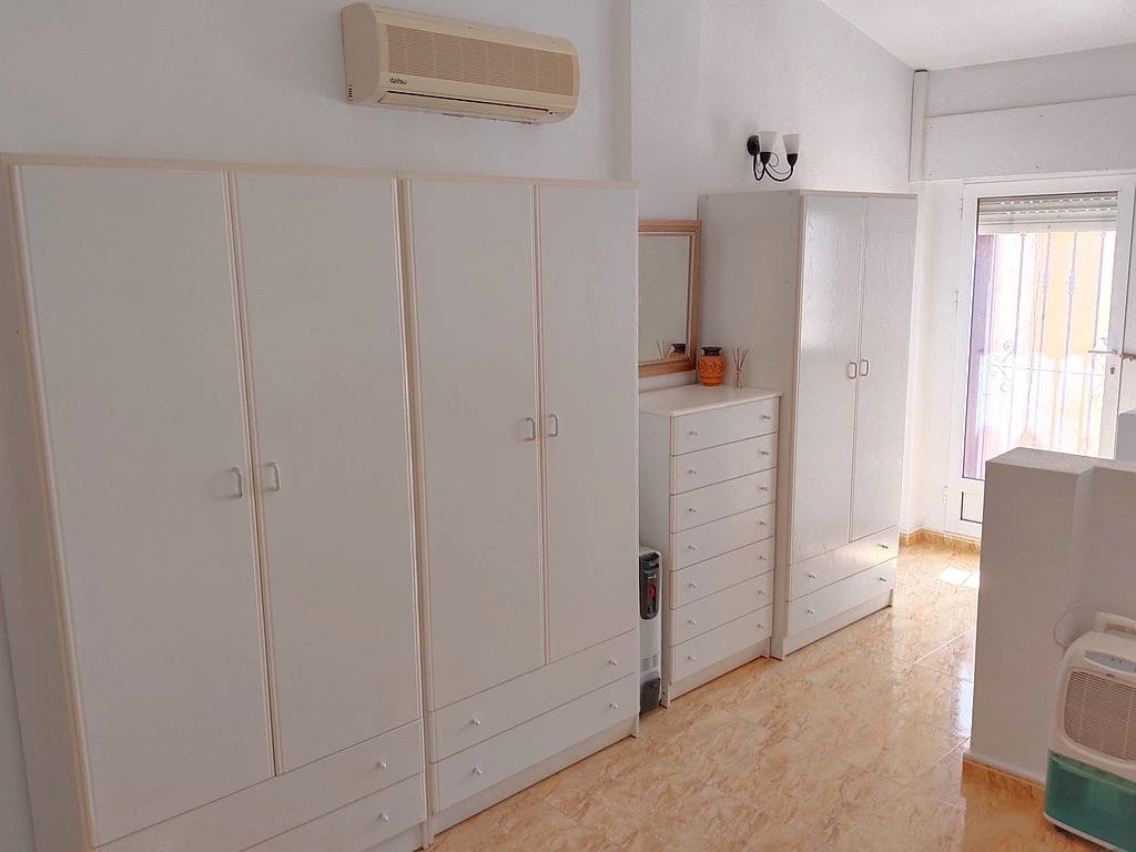3 soveværelse Byhus til salg i Playa Flamenca med swimmingpool garage - € 180.000 (Ref: 9676551)
