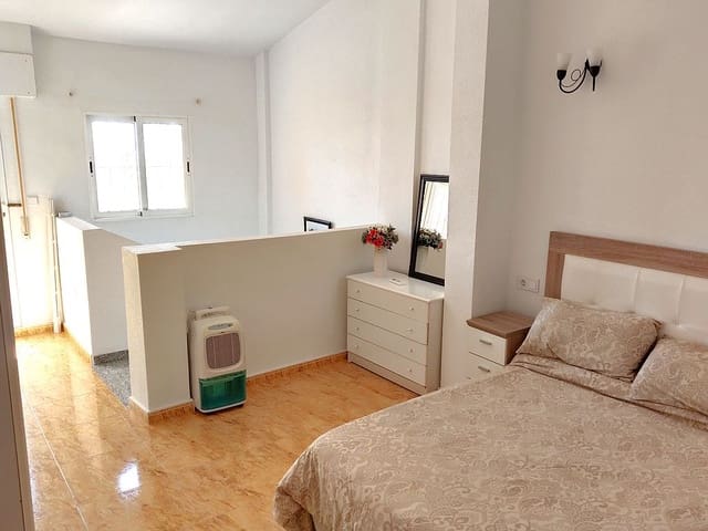 3 soveværelse Byhus til salg i Playa Flamenca, Orihuela med swimmingpool garage - € 180.000 (Ref: 9676551)