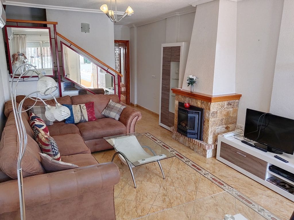 3 soveværelse Byhus til salg i Playa Flamenca med swimmingpool garage - € 180.000 (Ref: 9676551)