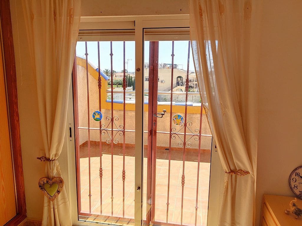 3 soveværelse Byhus til salg i Playa Flamenca med swimmingpool garage - € 180.000 (Ref: 9676551)